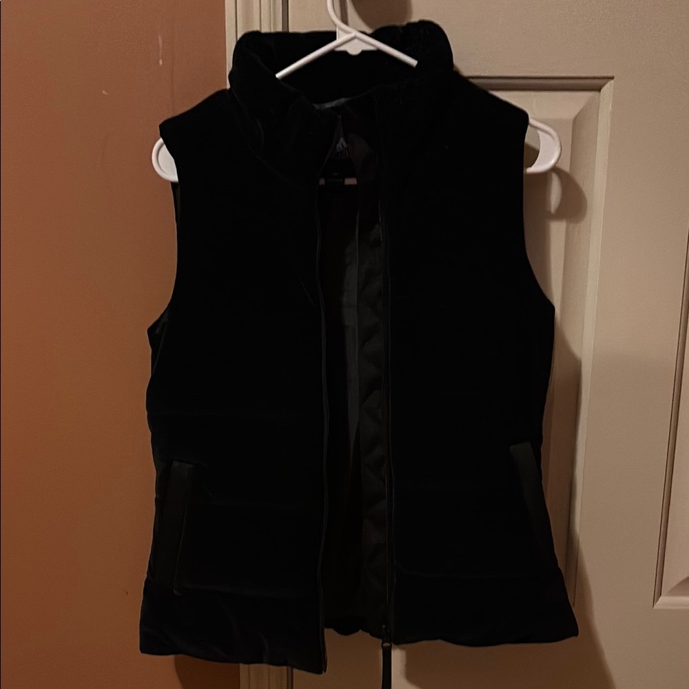 Pacific Trail Women's Black Vest w/ pockets
